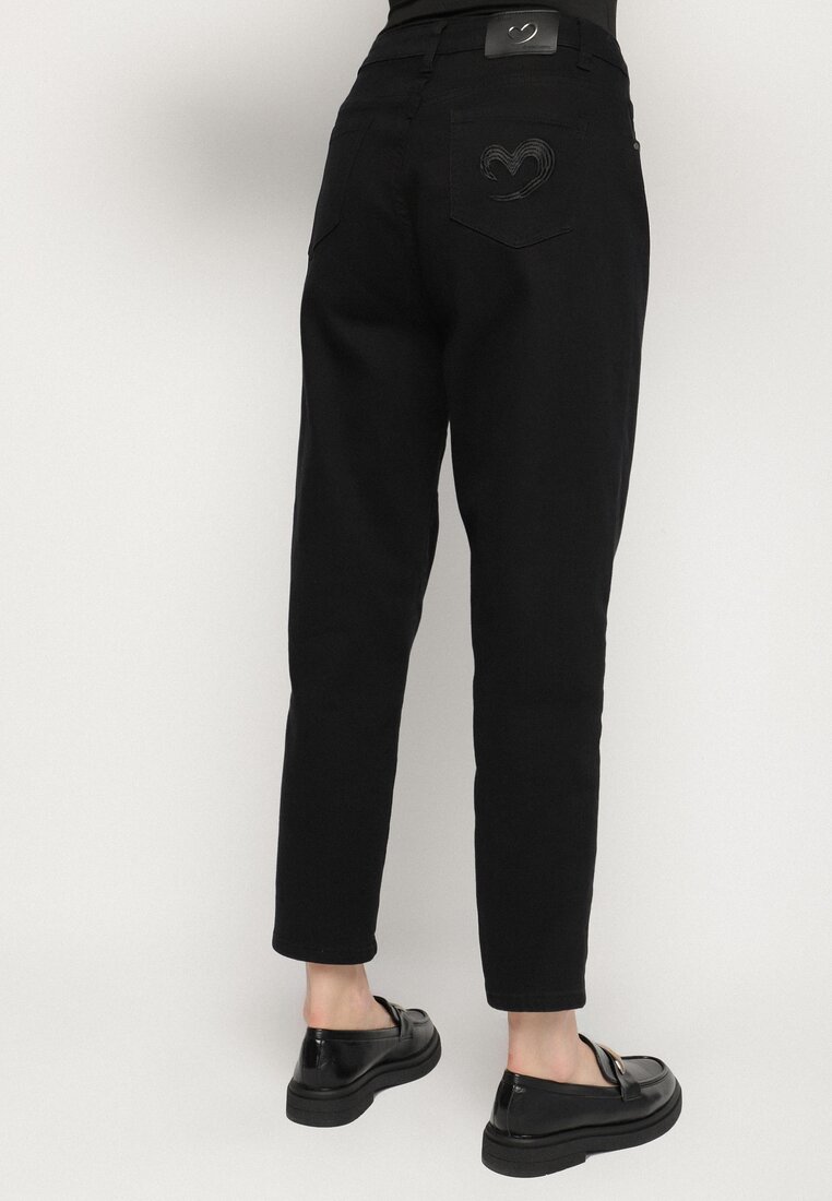 Czarne Klasyczne Jeansy o Kroju Mom Fit Fesianela