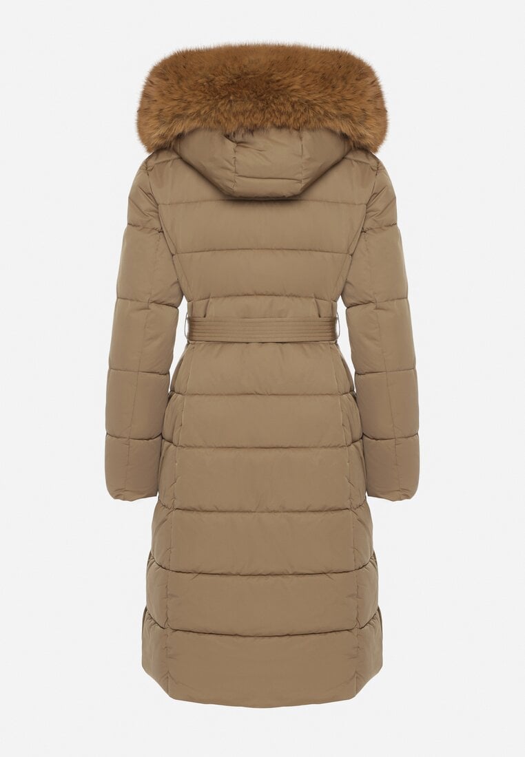 Ciemnobeżowa Długa Kurtka Pikowana z Kapturem z Futerkiem i Paskiem w Talii Avesiia