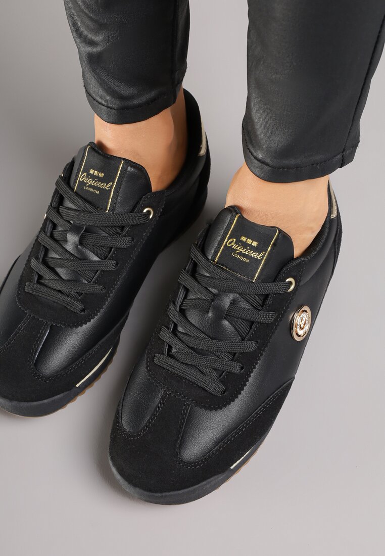 Czarne Sneakersy z Metaliczną Aplikacją Nurrive