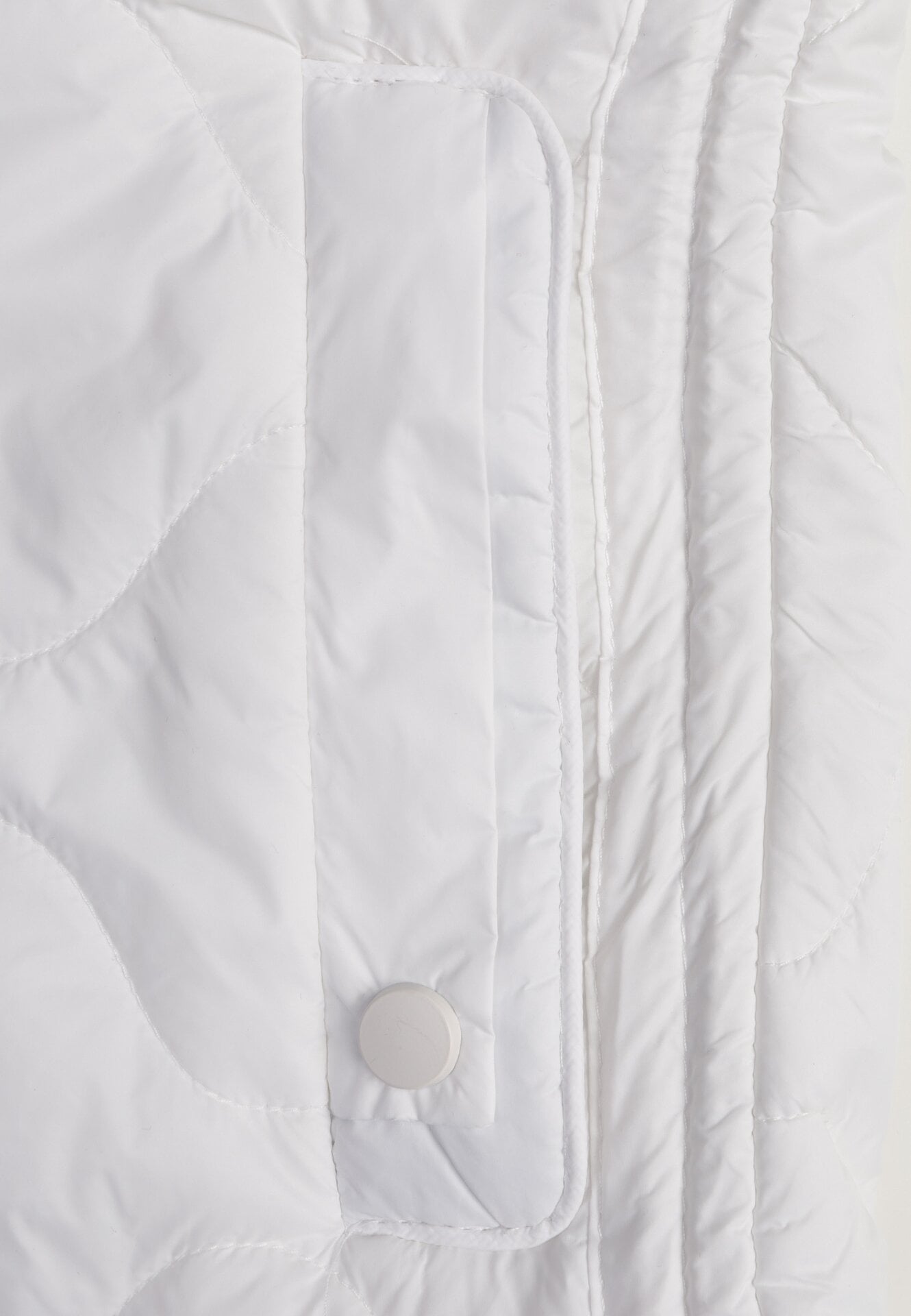 Biała Kamizelka z Odpinanym Kapturem Ozdobiona Pikowaniem Cirisse