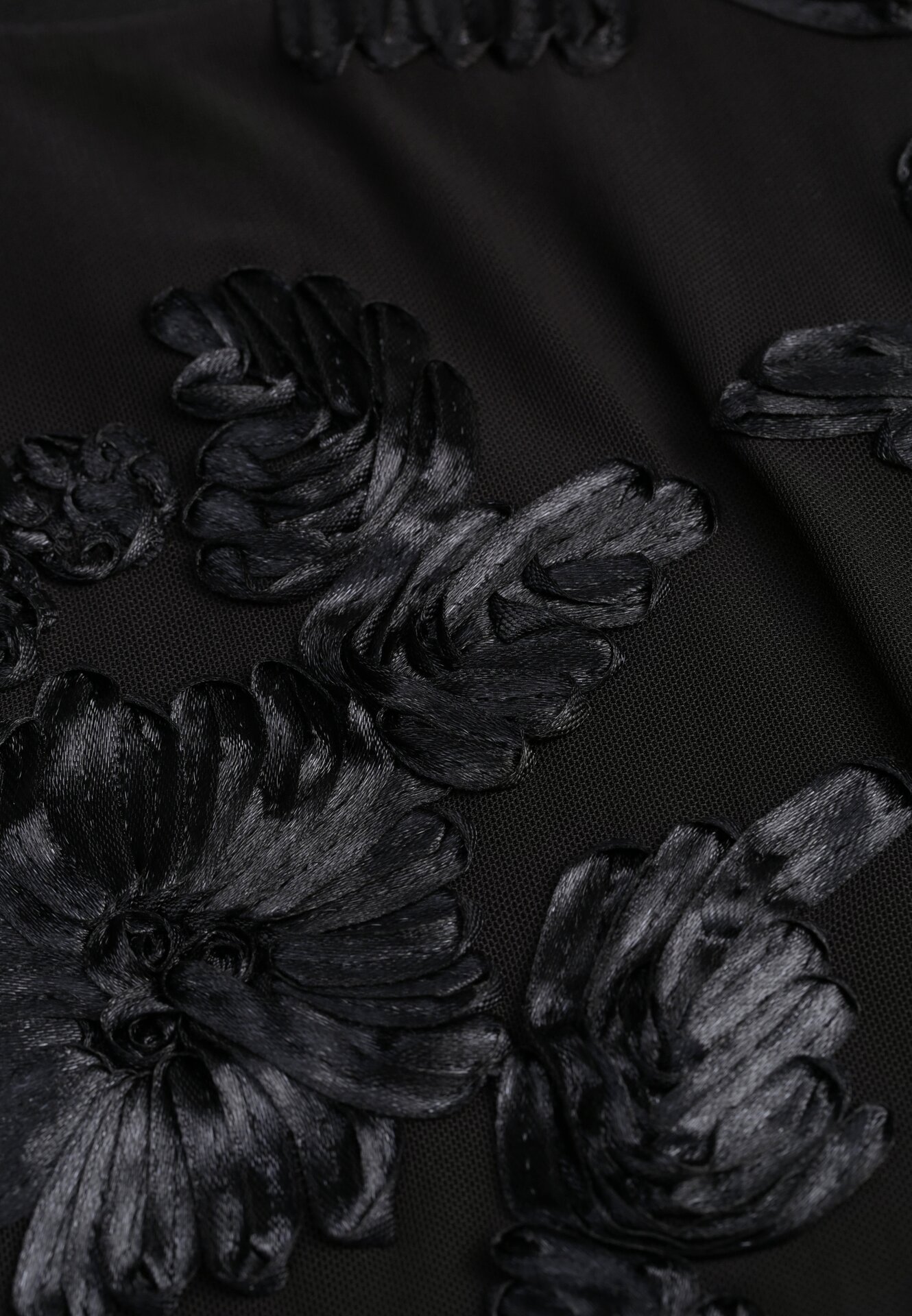 Czarne Koronkowe Body Ozdobione Przezroczystymi Rękawami Estania