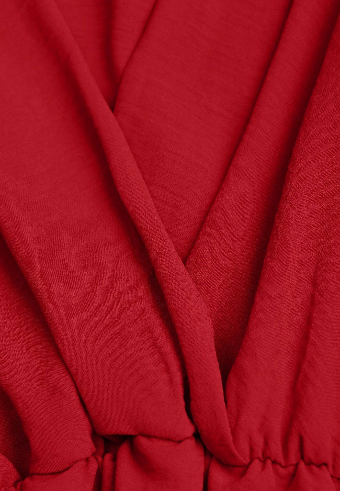 Czerwona Kopertowa Asymetryczna Sukienka Koktajlowa z Wiskozą Ozdobiona Paskiem Lanoresa