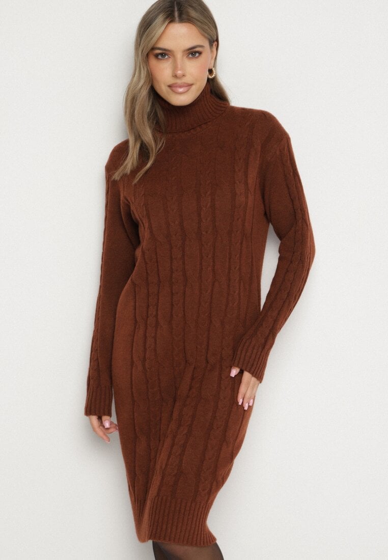 Brązowa Sweterkowa Sukienka z Golfem Ozdobiona Tłoczeniem Lanika