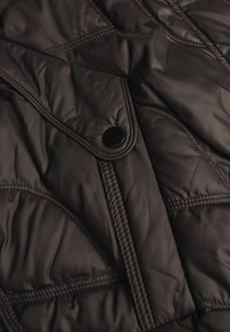 Czarna Przejściowa Kurtka z Oryginalnym Pikowaniem i Kapturem Aruvitte