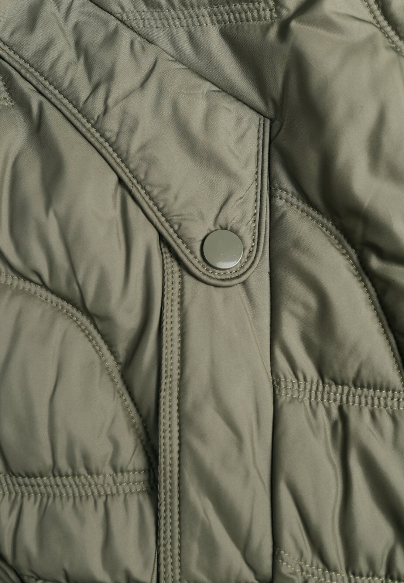 Jasnozielona Przejściowa Kurtka z Oryginalnym Pikowaniem i Kapturem Aruvitte