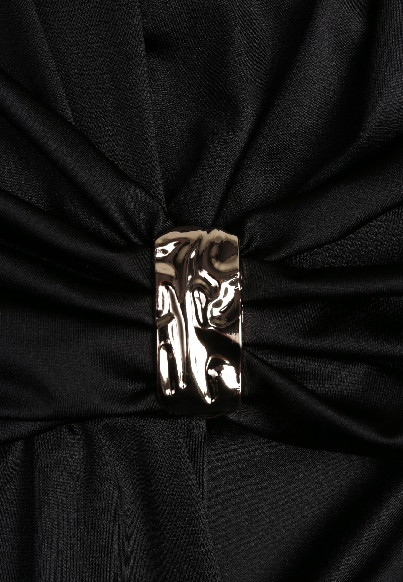 Czarna Elegancka Sukienka z Trenem i Rozcięciem Atissa