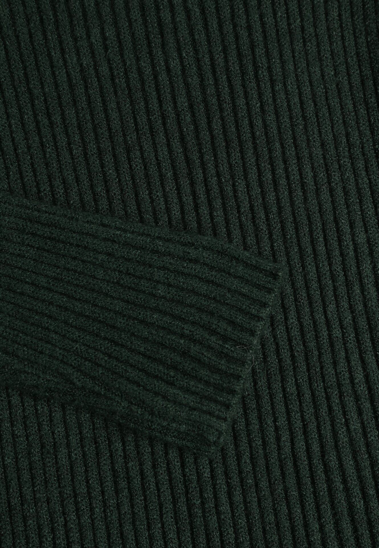 Ciemnozielona Dopasowana Sukienka z Prążkowanej Dzianiny z Bawełną Tesmera