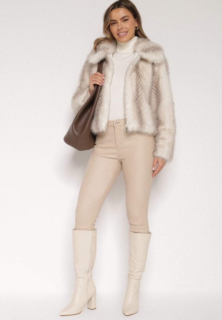 Jasnobeżowa Kurtka Futerko o Prostym Kroju z Zapięciem na Suwak Tusiviela