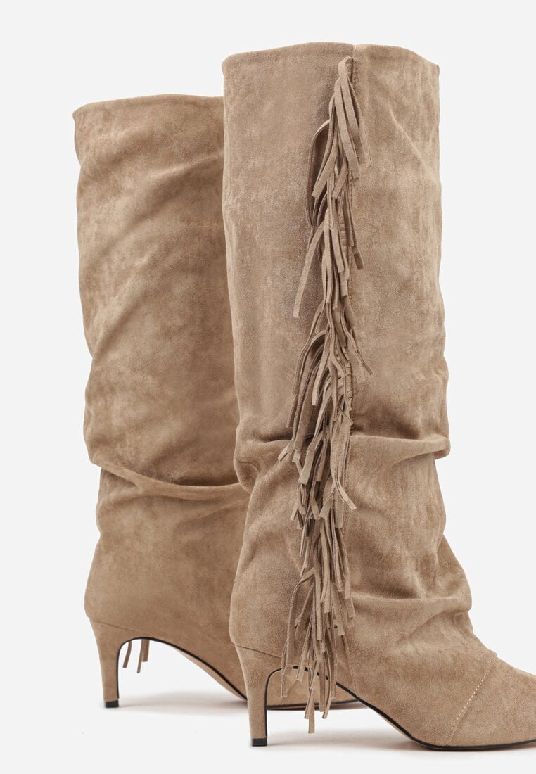 Ciemnobeżowe Marszczone Kozaki z Imitacji Zamszu na Niskiej Szpilce z Frędzlami Linonra