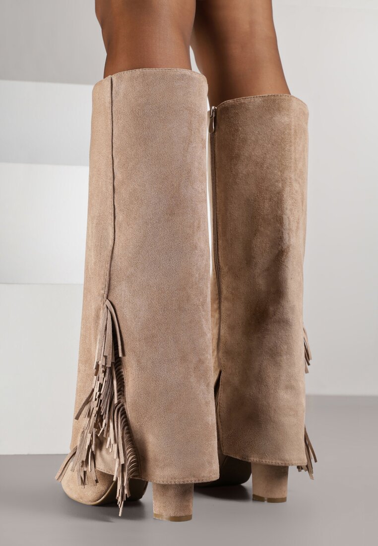 Ciemnobeżowe Kozaki na Słupku z Wywiniętą Cholewką z Frędzlami Linadela