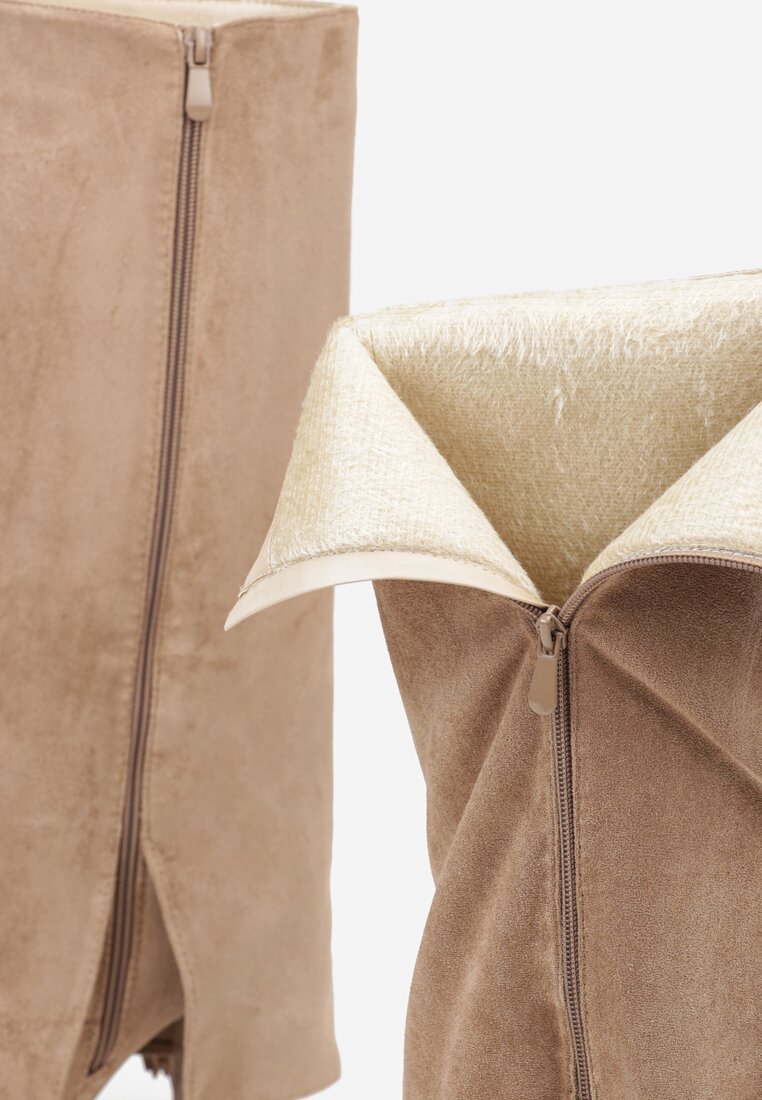 Ciemnobeżowe Kozaki na Słupku z Wywiniętą Cholewką z Frędzlami Linadela