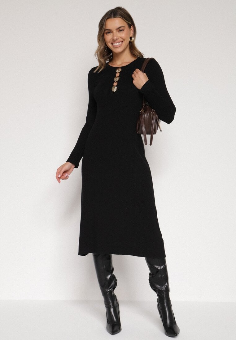 Czarna Dopasowana Sukienka z Prążkowanej Dzianiny z Wiskozą z Aplikacjami Tusmana