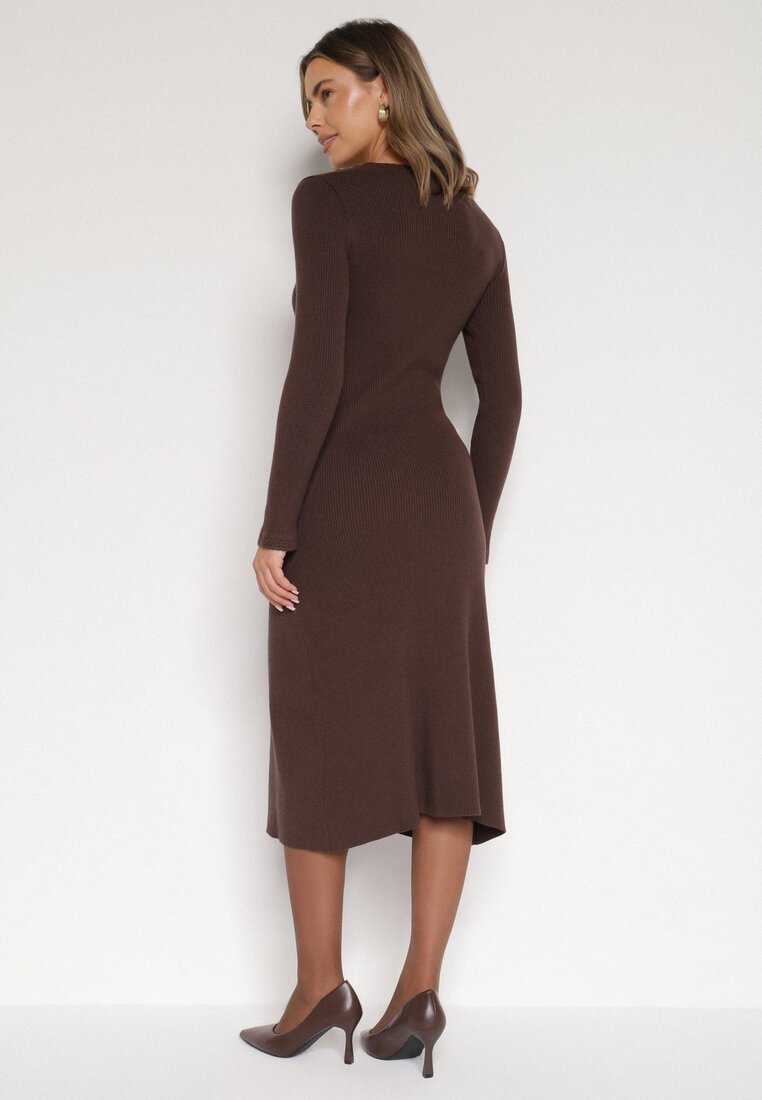 Brązowa Dopasowana Sukienka z Prążkowanej Dzianiny z Wiskozą z Aplikacjami Tusmana
