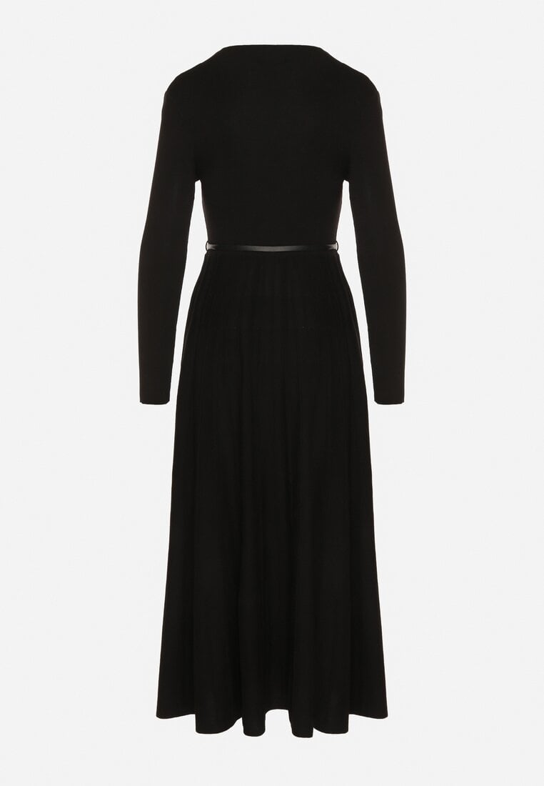 Czarna Rozkloszowana Sukienka z Dzianiny z Wiskozą z Długim Rękawem i Paskiem Tusmina