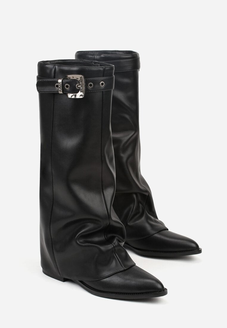 Czarne Kozaki z Noskiem w Szpic i Cholewką Imitującą Nogawkę z Klamrą Tusemira