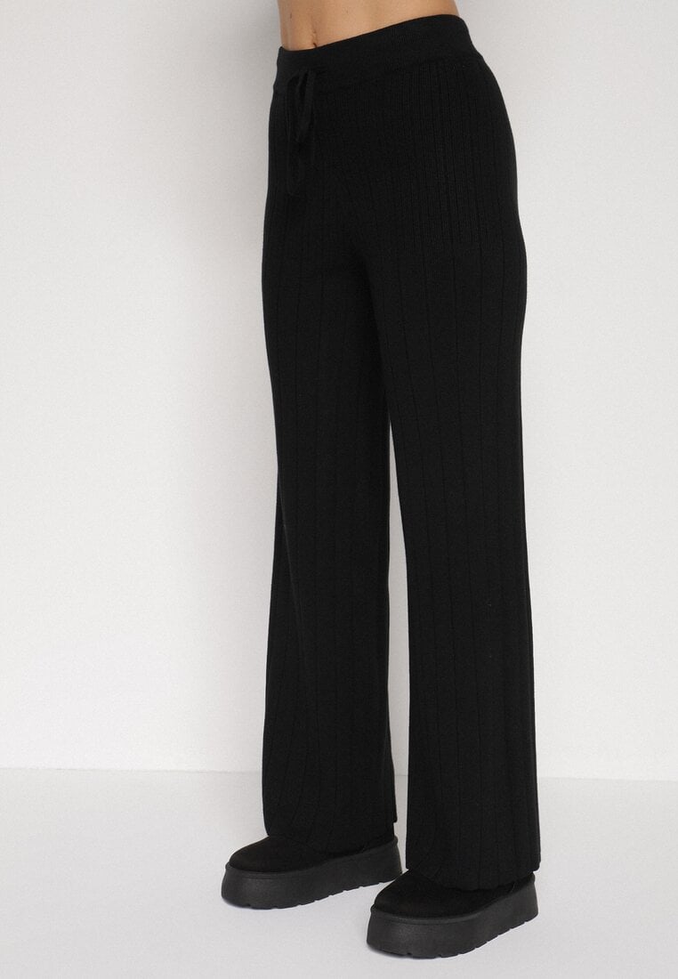 Czarny Sweterkowy Komplet Sweter z Półgolfem i Szerokie Spodnie Alatusa