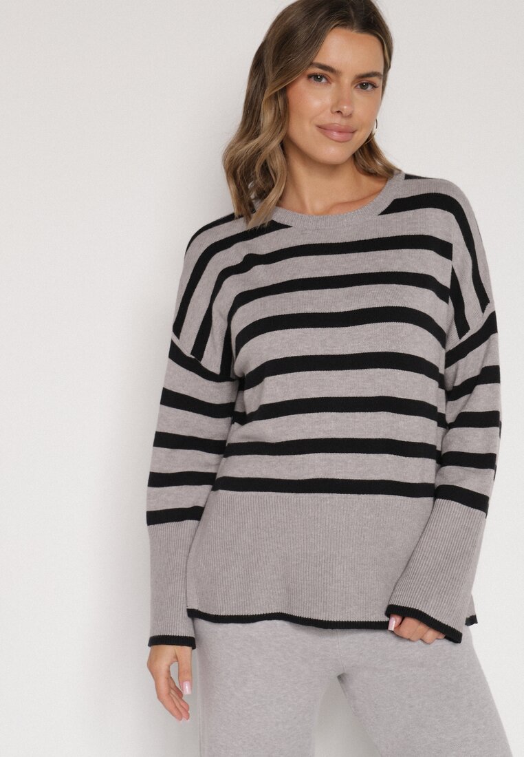 Czarno-Szary Sweter o Kroju Oversize z Motywem Pasków Irtusa