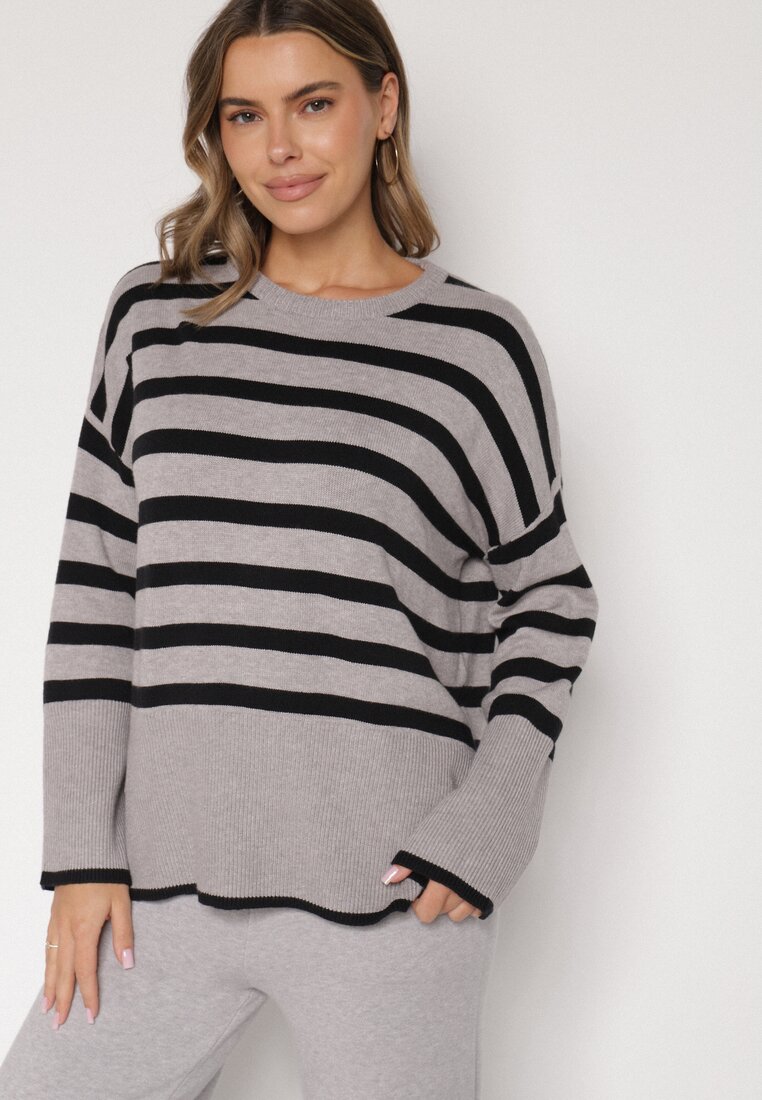 Czarno-Szary Sweter o Kroju Oversize z Motywem Pasków Irtusa
