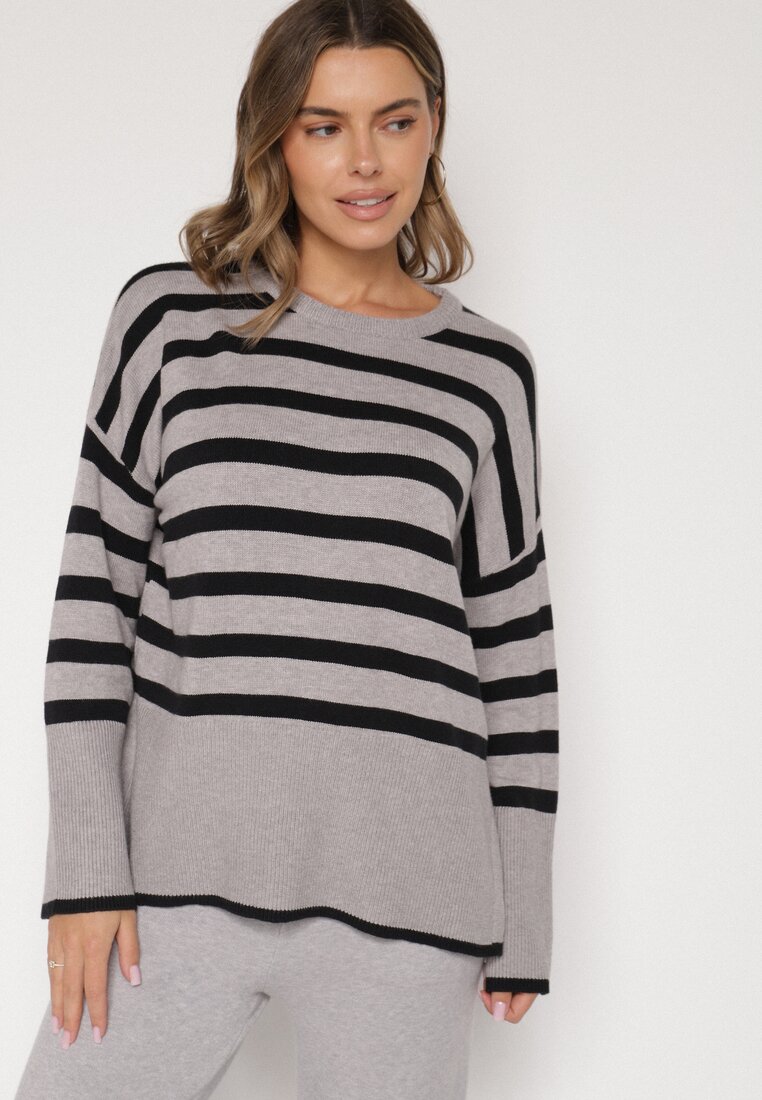 Czarno-Szary Sweter o Kroju Oversize z Motywem Pasków Irtusa