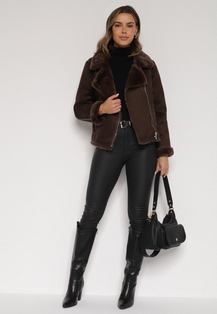 Brązowa Kurtka Biker z Imitacji Zamszu z Futrzanymi Mankietami i Kołnierzem Awedine