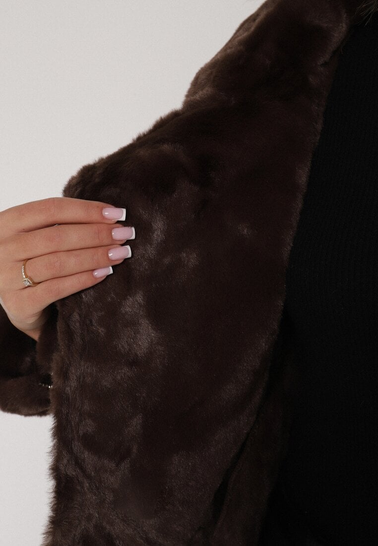 Brązowa Kurtka Biker z Imitacji Zamszu z Futrzanymi Mankietami i Kołnierzem Awedine