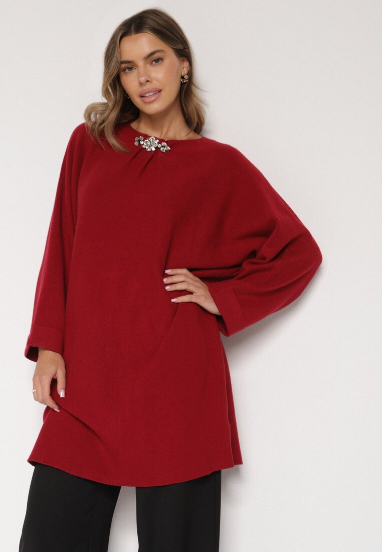 Czerwona Sweterkowa Sukienka o Kroju Oversize z Cyrkoniami Tusalia
