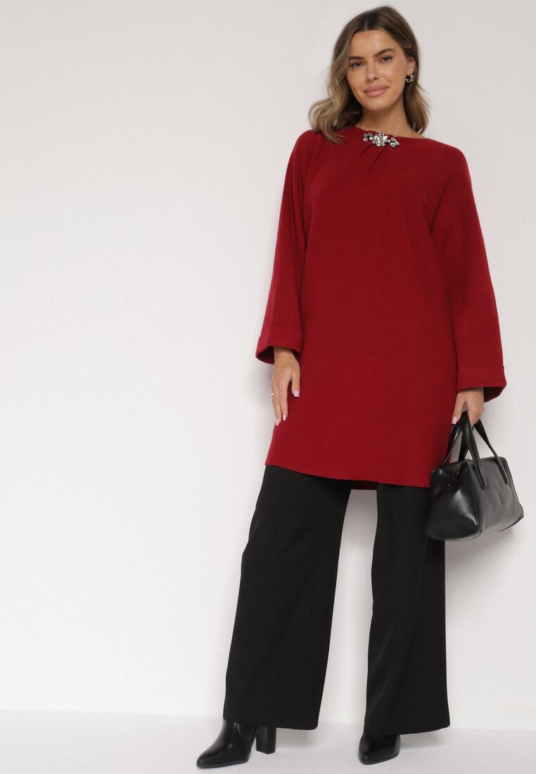 Czerwona Sweterkowa Sukienka o Kroju Oversize z Cyrkoniami Tusalia