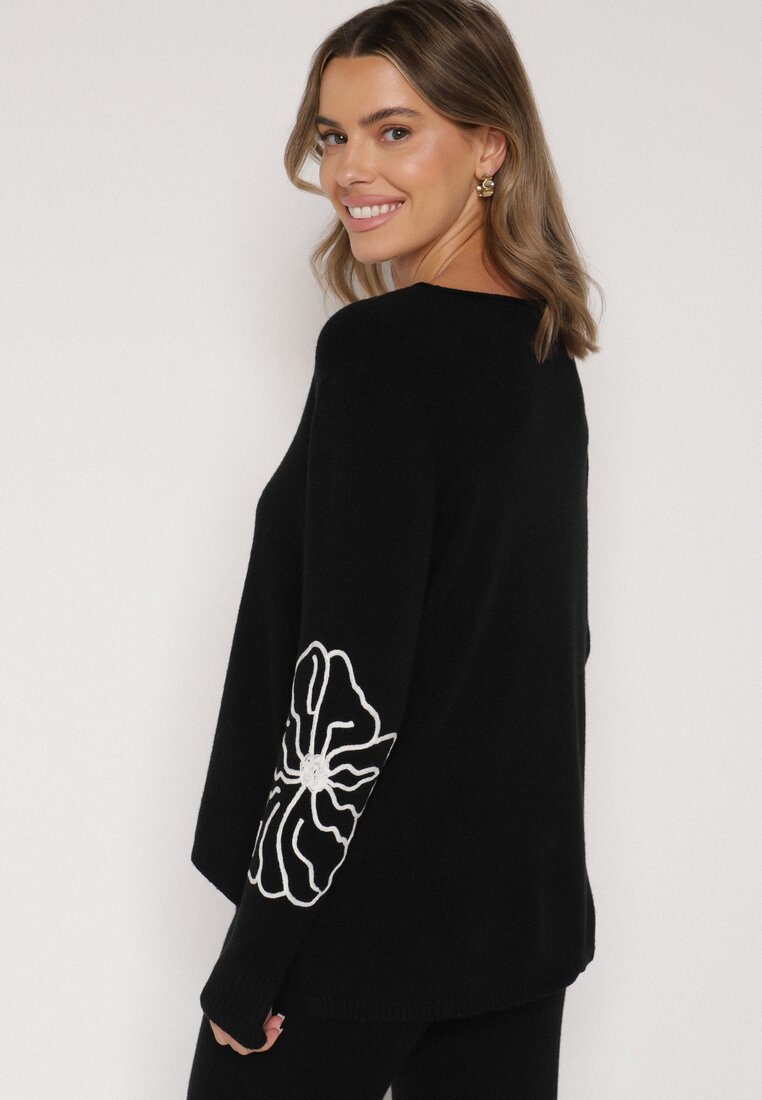 Czarny Sweter Ozdobiony Haftowanymi Kwiatami Halatusea
