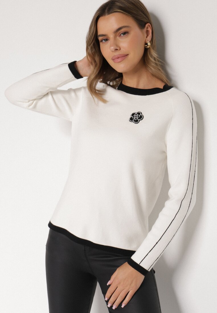 Biały Sweter Ozdobiony Paskami i Aplikacją Tusanne