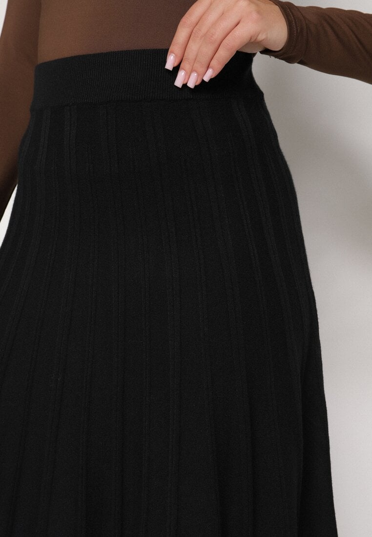 Czarna Rozkloszowana Plisowana Spódnica Dzianinowa Tussana