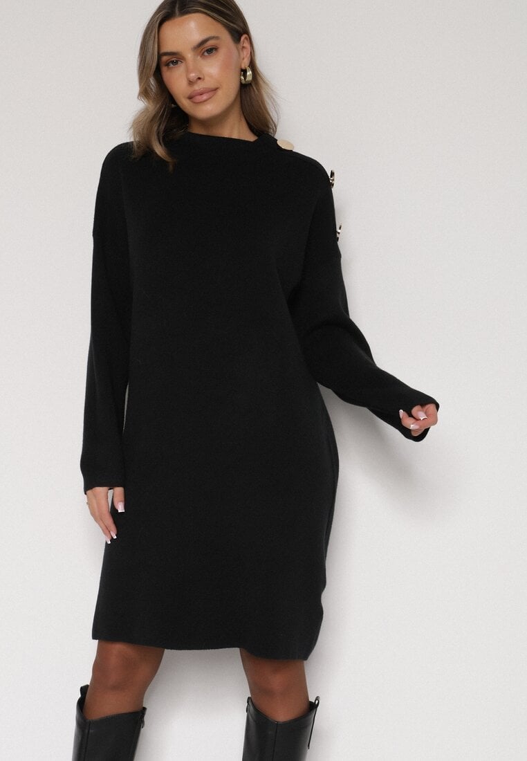 Czarna Sweterkowa Sukienka Pudełkowa Ozdobiona z Boku Guzikami Tustina