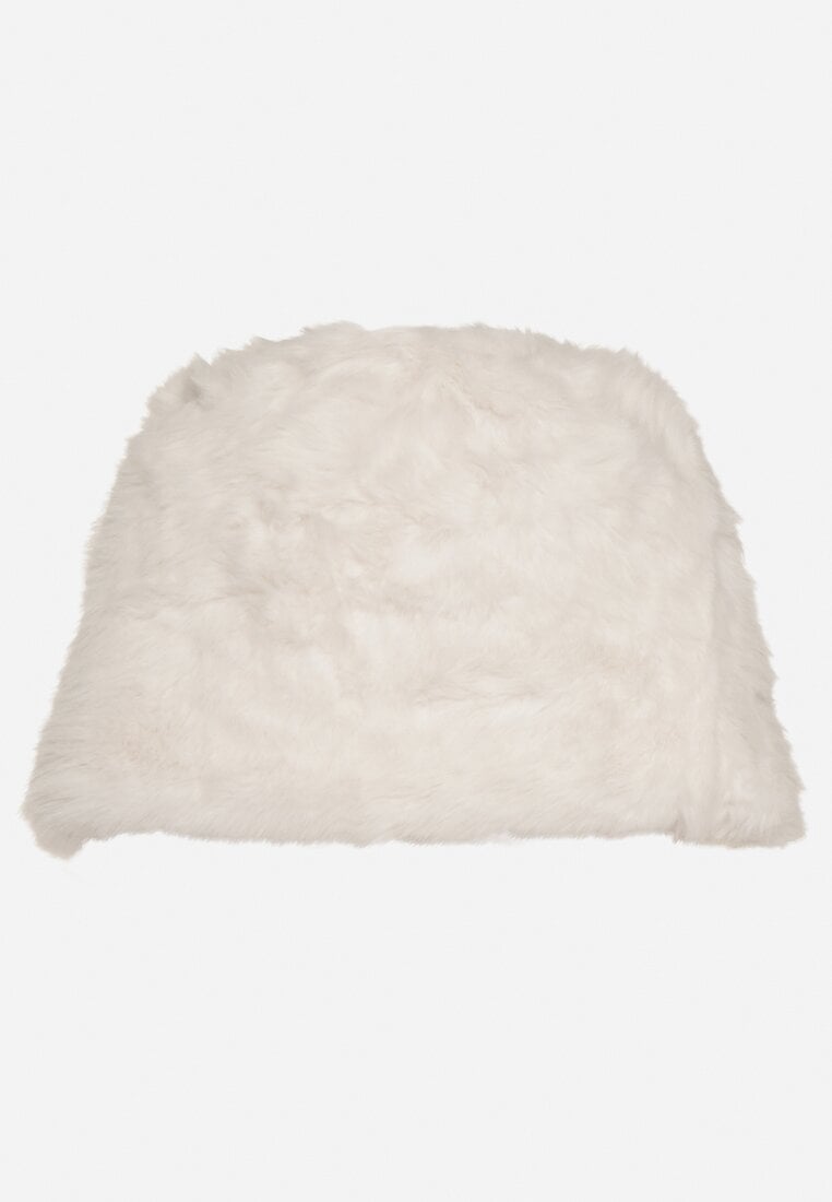 Białe Futrzane Ponczo z Zapięciem Montillene