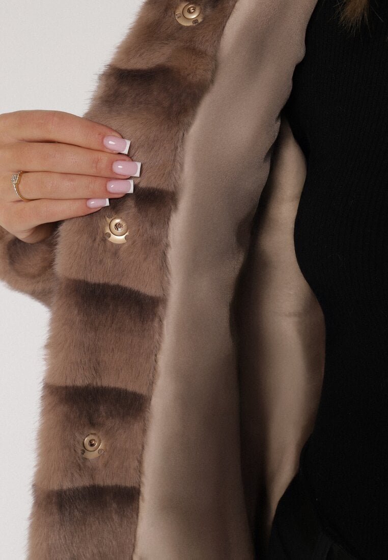 Jasnobrązowa Futrzana Kurtka z Nieodpinanym Kapturem i Paskiem Zetova