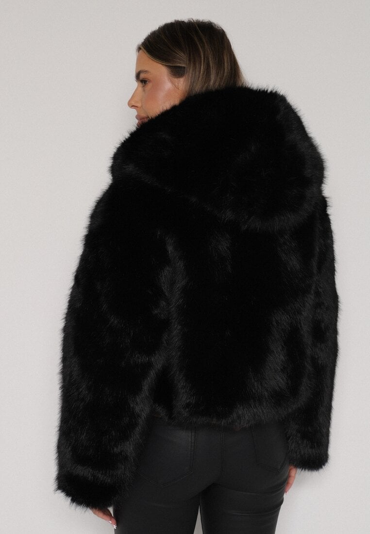 Czarna Futrzana Kurtka z Nieodpinanym Kapturem Zetena