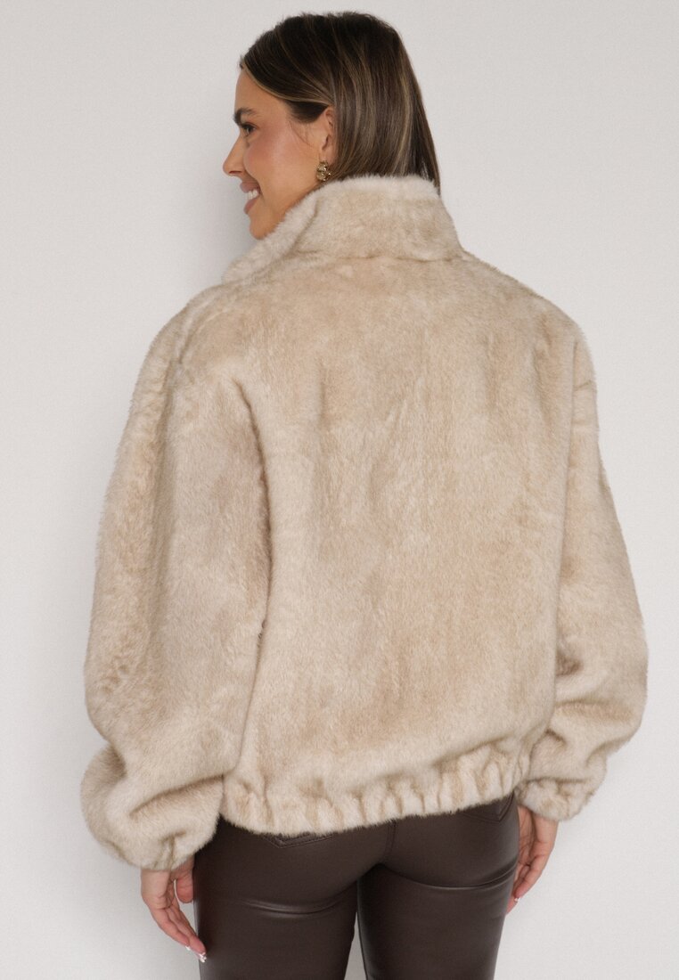 Beżowa Kurtka Futerko o Kroju Bomberki z Kieszeniami Tiwedara