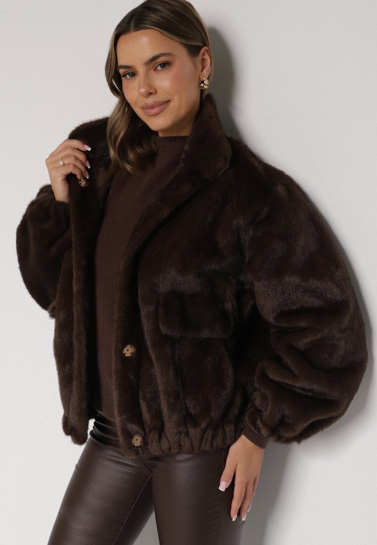 Brązowa Kurtka Futerko o Kroju Bomberki z Kieszeniami Tiwedara