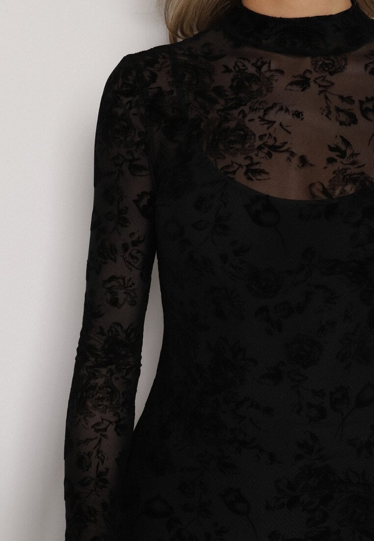 Czarna Dopasowana Sukienka z Dodatkiem Wiskozy i Welurowymi Kwiatami Vetielle