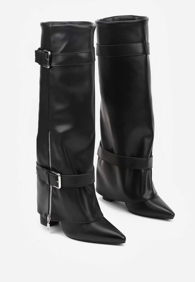 Czarne Kozaki na Słupku z Wywiniętą Cholewką Zdobioną Klamrami i Suwakiem Unwedina