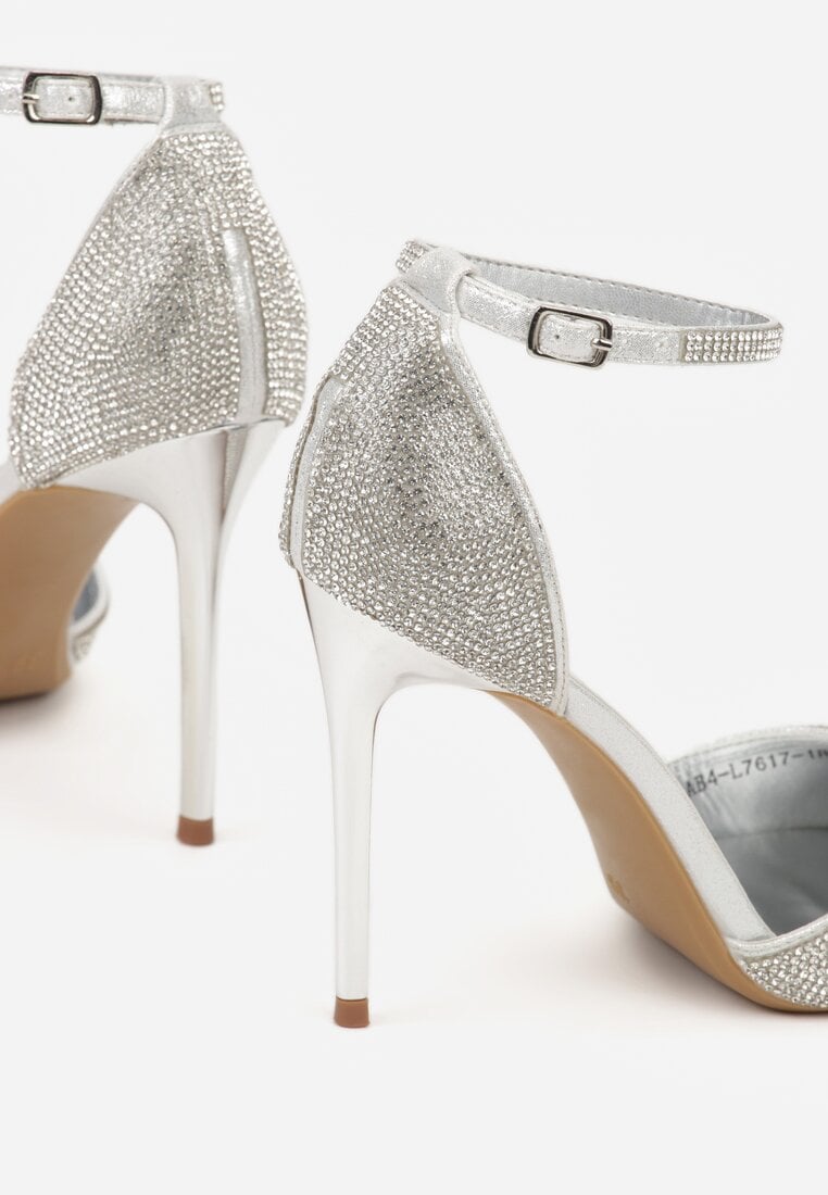 Srebrne Szpilki z Paskiem wokół Kostki i Cyrkoniowym Zdobieniem Anwedela