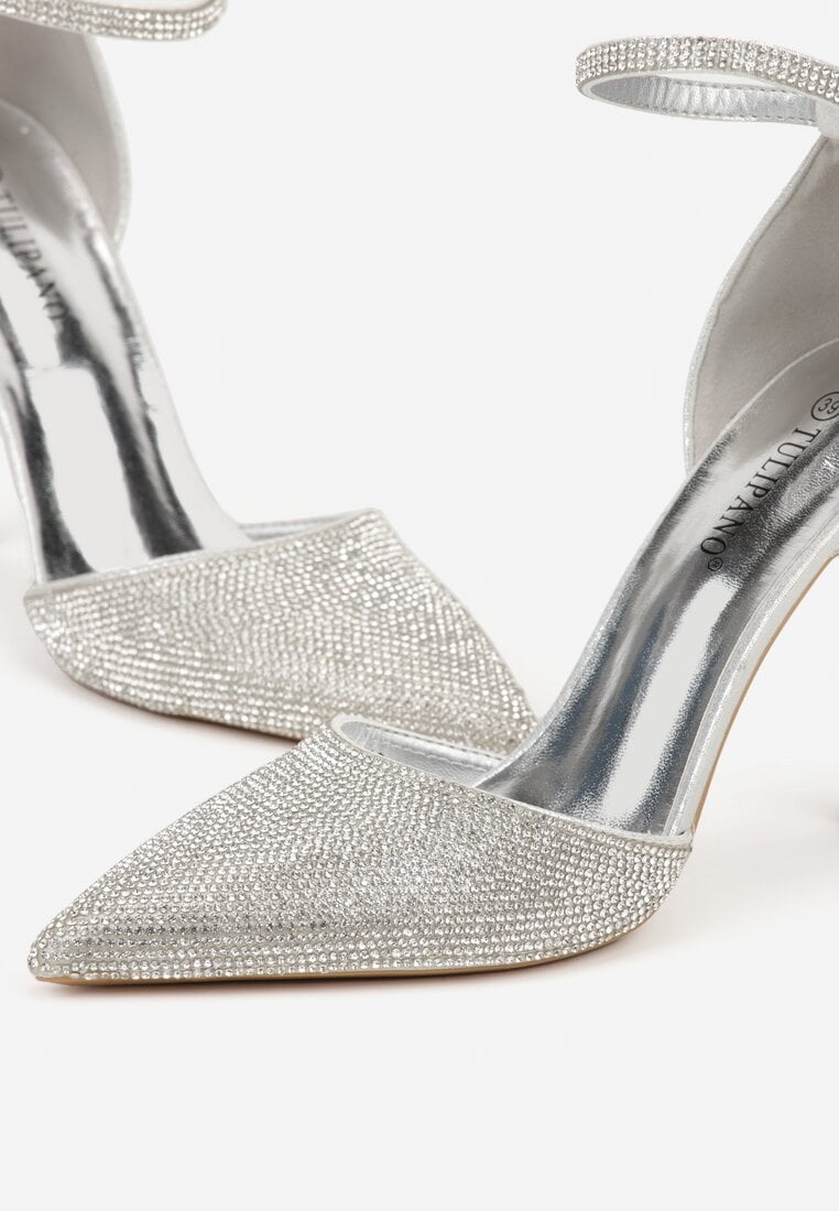 Srebrne Szpilki z Paskiem wokół Kostki i Cyrkoniowym Zdobieniem Anwedela