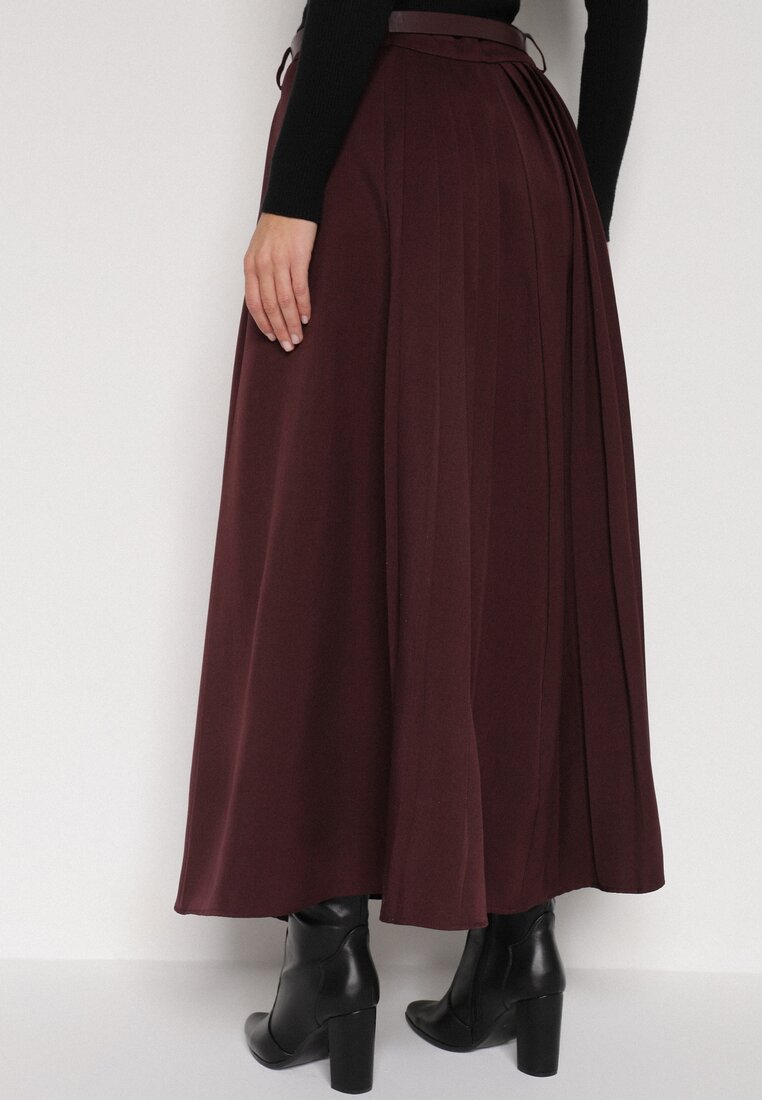 Bordowa Wiskozowa Spódnica o Rozkloszowanym Kroju z Paskiem z Klamrą Lawedisa