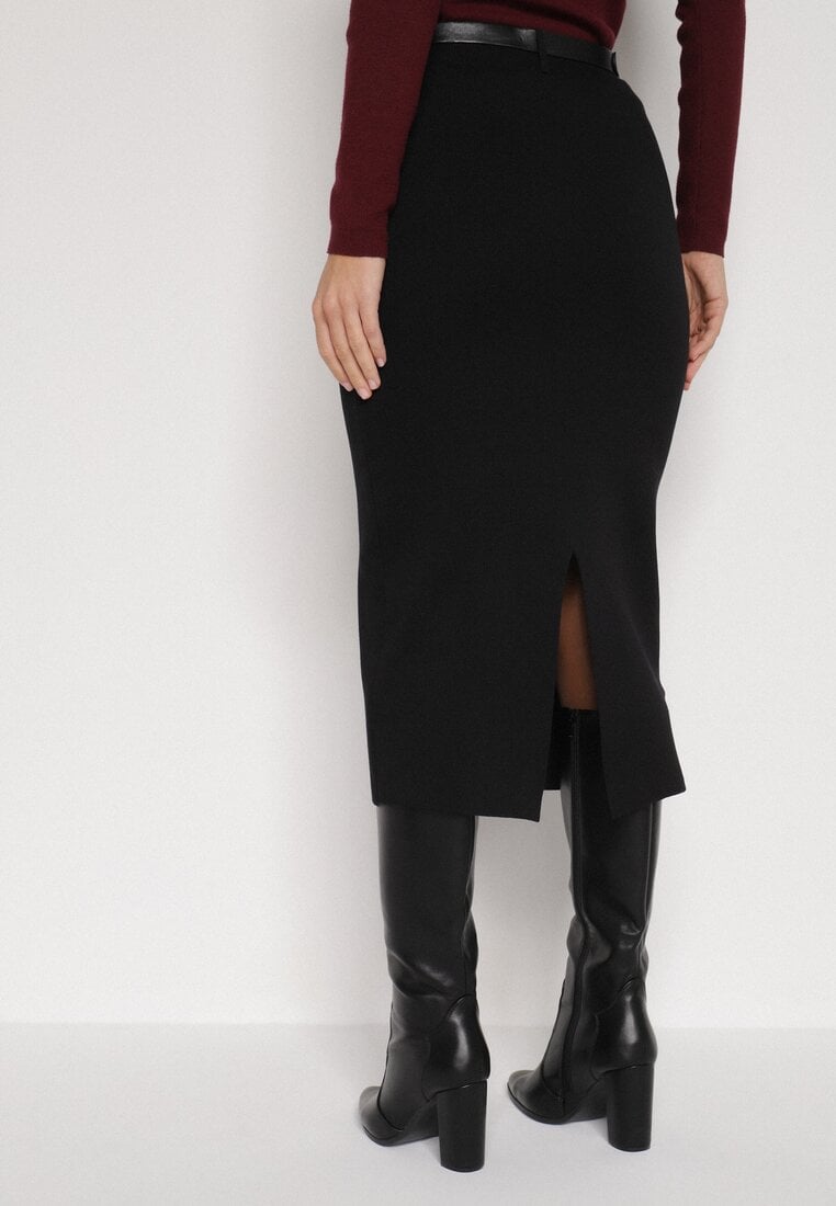 Czarna Ołówkowa Spódnica z Wiskozą Zdobiona Rozcięciem i Paskiem Rowedela