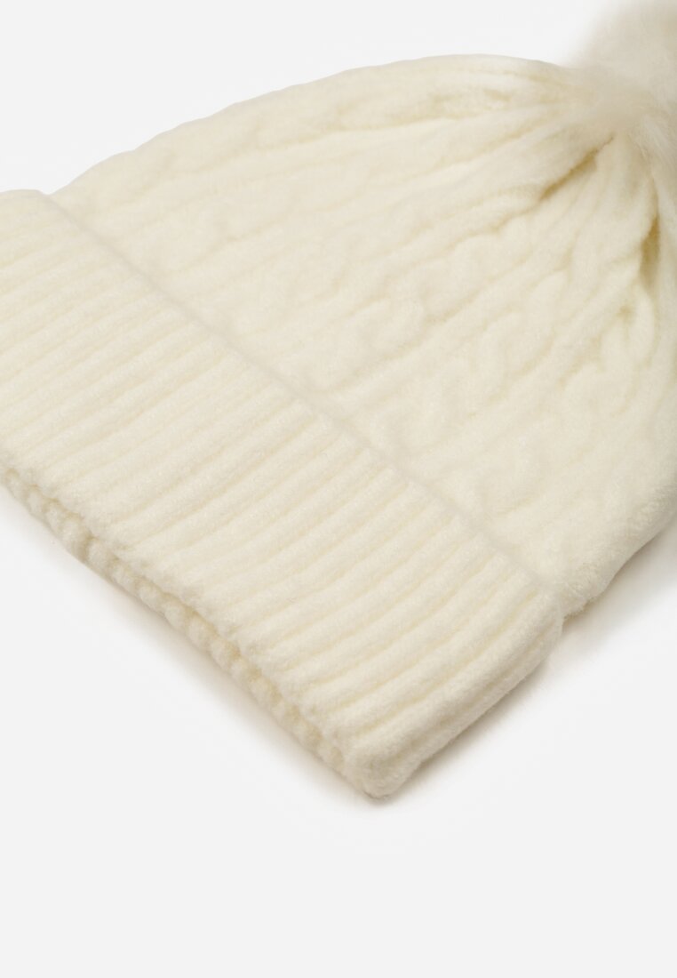 Jasnobeżowa Czapka w Warkoczowy Splot z Pomponem Vetisare