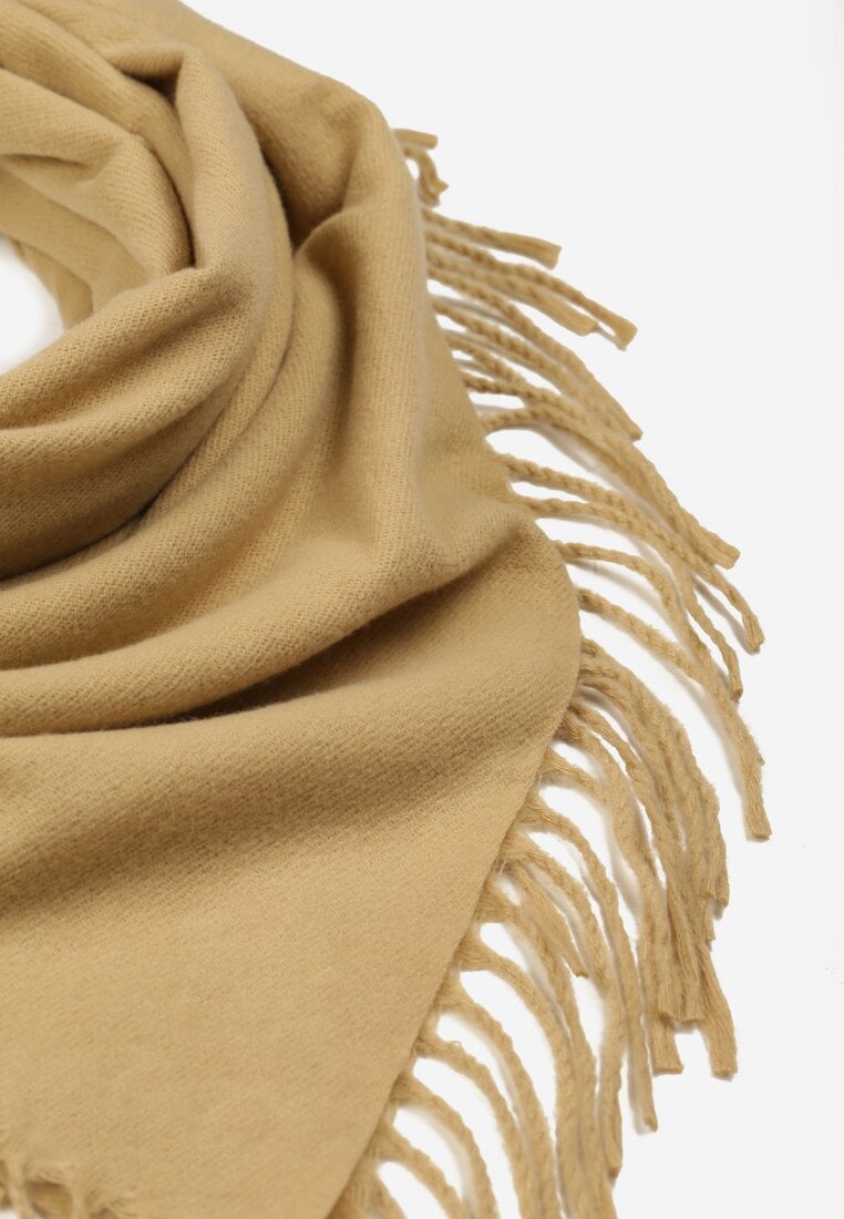 Beżowy Trójkątny Szalik Zdobiony Frędzlami Vetifara
