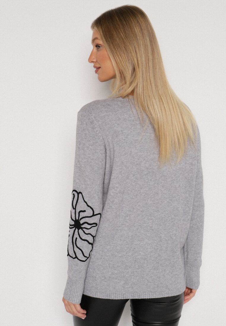 Szary Sweter Ozdobiony Haftowanymi Kwiatami Halatusea
