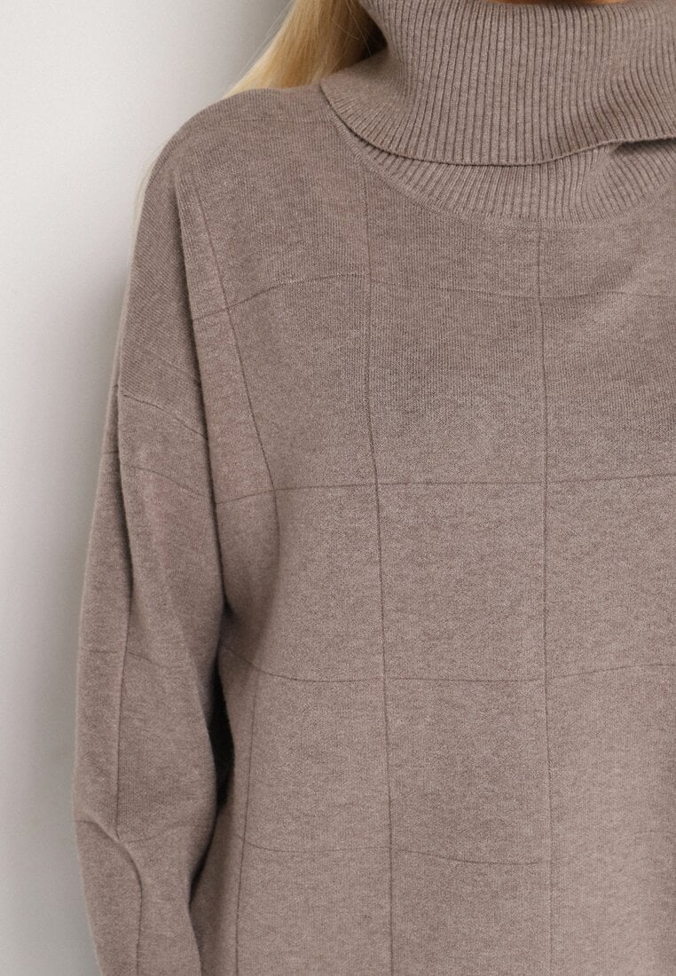 Ciemnobeżowy Golf w Klasycznym Stylu Linagela