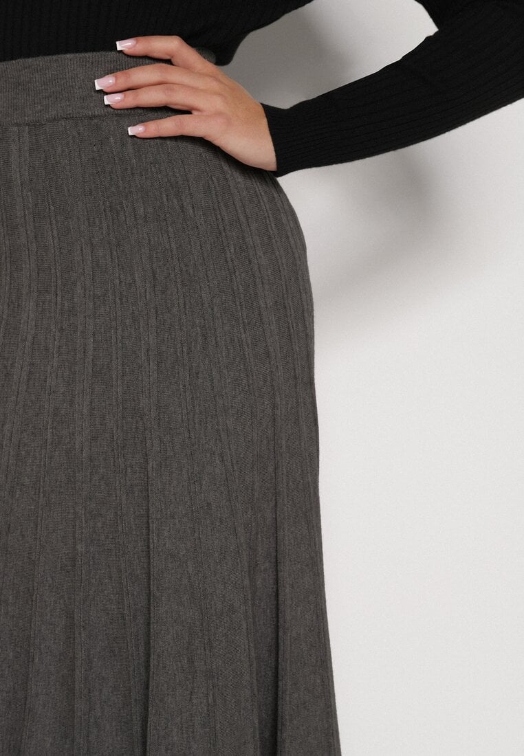Ciemnoszara Rozkloszowana Plisowana Spódnica Dzianinowa Tussana