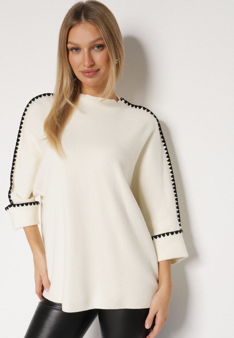 Jasnobeżowy Sweter z Kontrastową Lamówką Tuselle