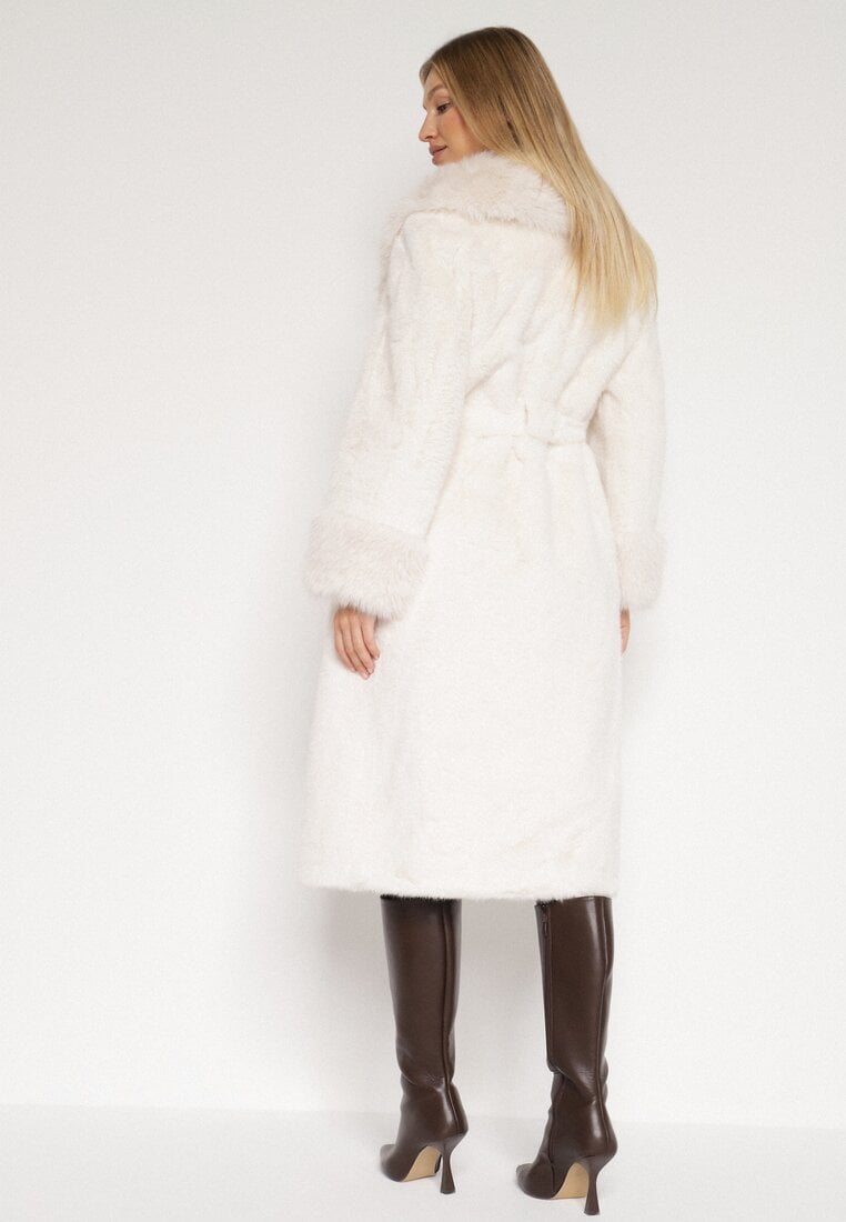 Biały Futerkowy Płaszcz z Szerokim Kołnierzem i Mankietami z Wiązanym Paskiem Viaruna