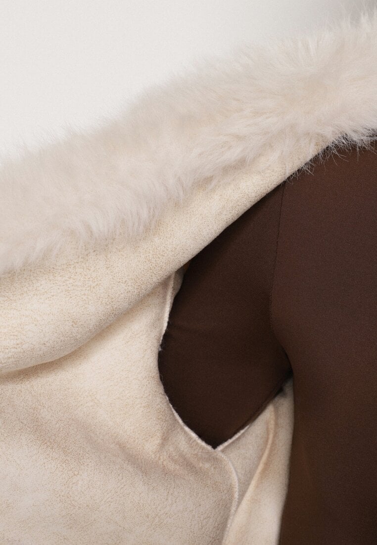 Biały Futerkowy Płaszcz z Szerokim Kołnierzem i Mankietami z Wiązanym Paskiem Viaruna